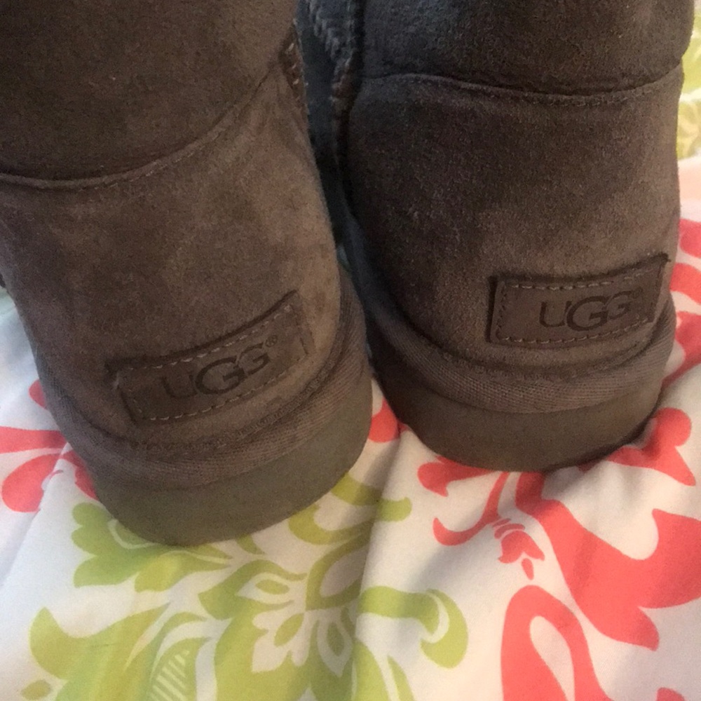 Woman’s UGG boots size 8 gray bailey button - Picture 4 of 6